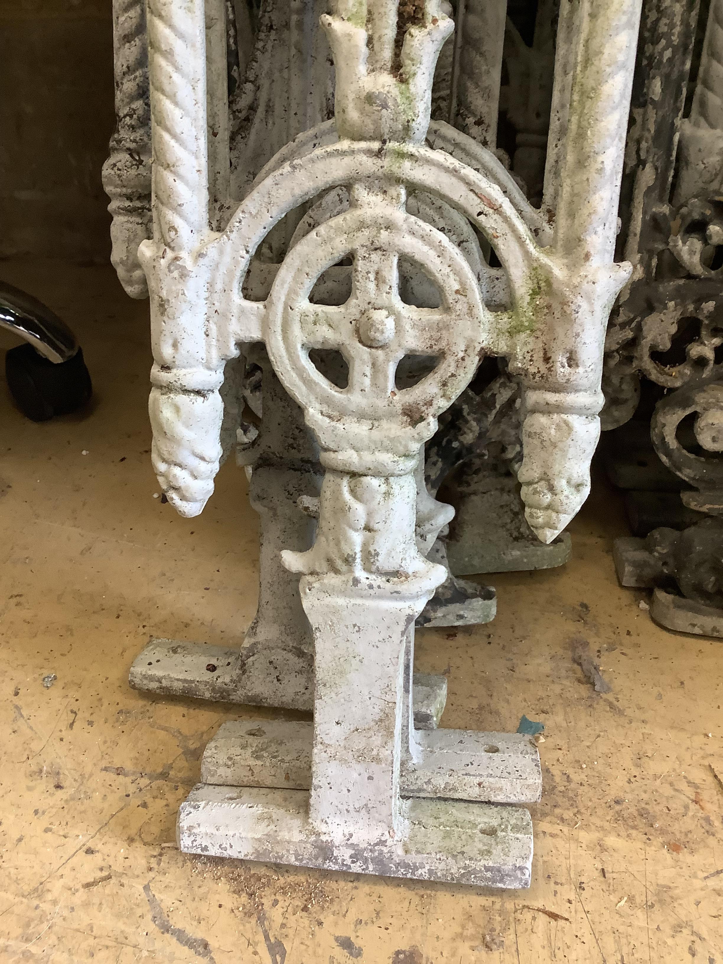 Seventeen assorted painted metal sections of balustrade rails